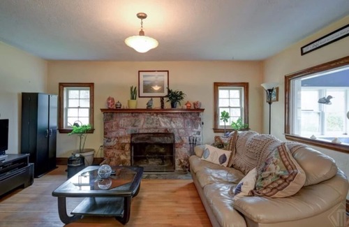 Algonquin Highlands House | Cozy Coach house in the country with a propane fireplace - Monthly