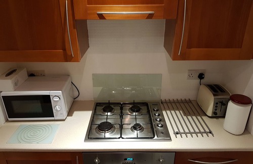 Port Glasgow Apartment | Cozy Coastal Apartment in historic Port Glasgow