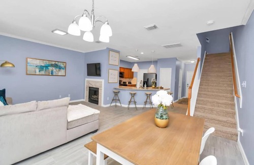 Clodine House | COZY COMFY 2BD 2BTH TOWNHOUSE ENERGY CORRIDOR - SUGARLAND