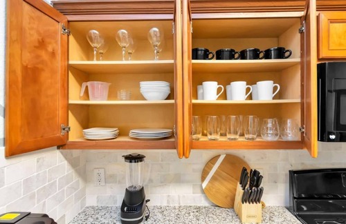 Clodine House | COZY COMFY 2BD 2BTH TOWNHOUSE ENERGY CORRIDOR - SUGARLAND