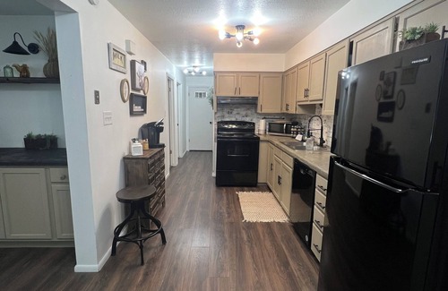 Logan Condo | Cozy Condo on 400 N