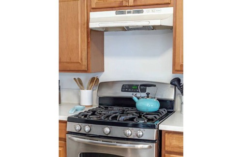 La Presa House | Cozy, Cool, Casa w/ WiFi, King Bed & Private Patio