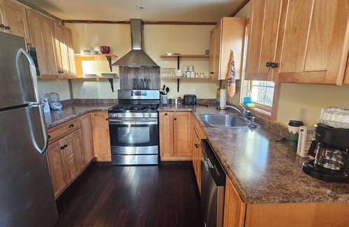 Jamaica Cottage | Cozy Cottage at Cold Moon Farm!