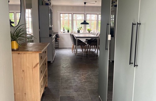 Karlskoga Cottage | Cozy cottage by the lake