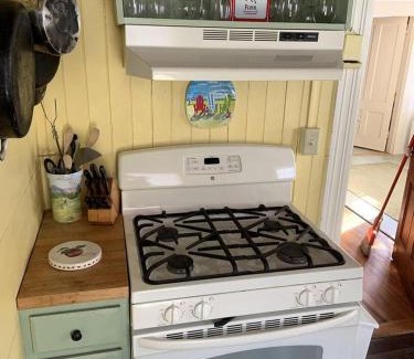 York Beach House | Cozy Cottage by the Sea