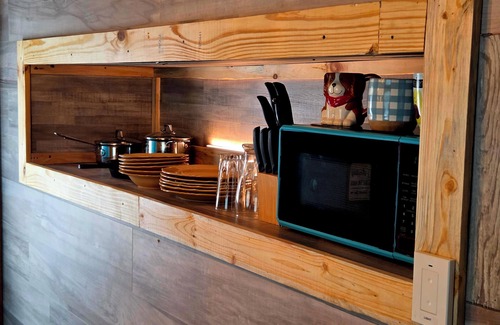 Cub Run Cottage | Cozy Cottage Close To Mammoth Cave. Boat Ramp, Master Suite, Pergola. Serene.