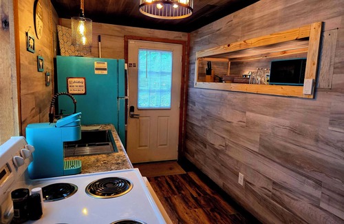 Cub Run Cottage | Cozy Cottage Close To Mammoth Cave. Boat Ramp, Master Suite, Pergola. Serene.