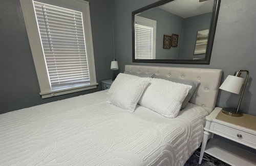 Fort Dodge House | Cozy Cottage home in a great location and neighborhood.