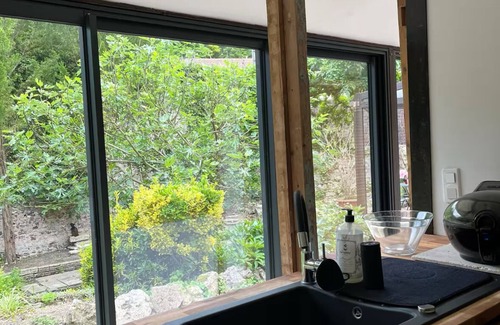 Les Andelys Cottage | Cozy cottage in charming Les Andelys with AC, WiFi