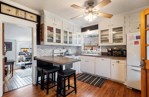 Hudson House | Cozy cottage in downtown Hudson, WI!