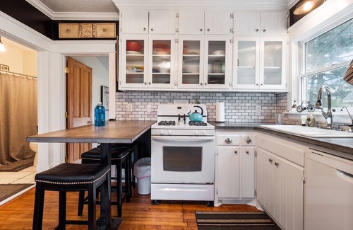 Hudson House | Cozy cottage in downtown Hudson, WI!