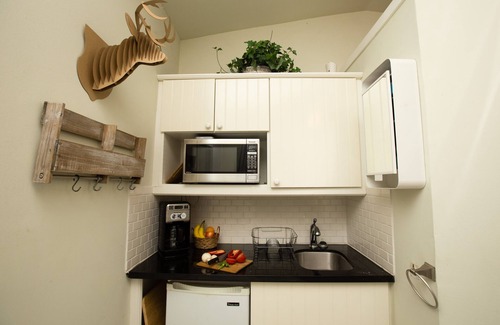 Berkeley House | Cozy cottage in upscale Claremont Court