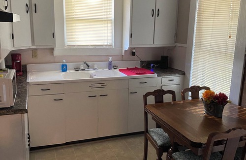 Zavalla Cottage | Cozy Cottage in Zavalla. Minutes to Lake Sam Rayburn near Cassel Boykins.