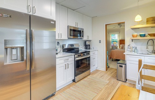 Colonial Beach House | Cozy Cottage Just 2 Blocks From the River!