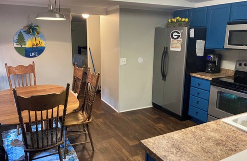 Cordele House | Cozy Cottage/mobile home on the water @ Lake Balckshear