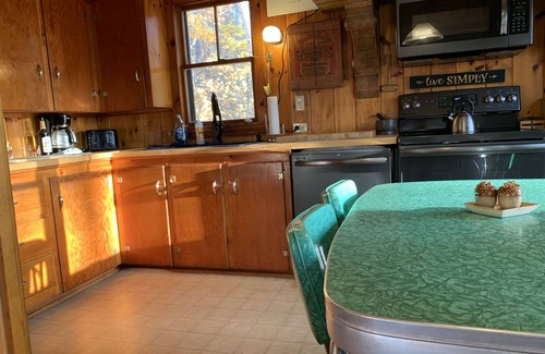 Bridgton Cottage | Cozy Cottage near Shawnee Peak on Highland Lake close to downtown BRIDGTON!