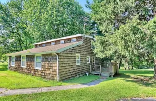 Waynesboro Cottage | Cozy Cottage near Skiing, Gettysburg, and Hiking