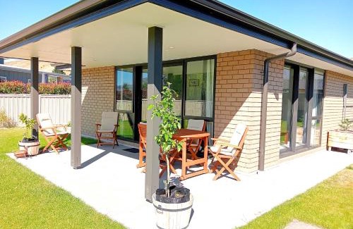 Lowburn House | Cozy Cottage on Begg Lane