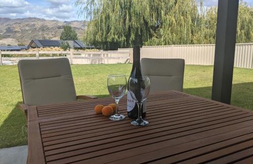 Lowburn House | Cozy Cottage on Begg Lane