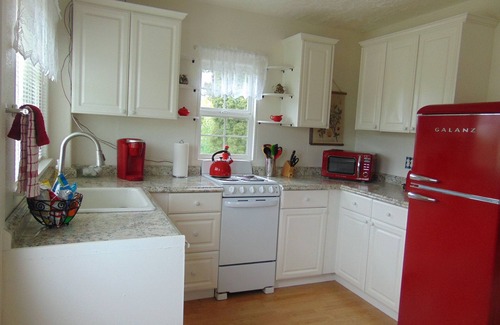 Canby Cabin | Cozy Cottage on family hazelnut farm in beautiful Willamette Valley