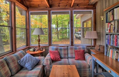 Muskoka Lakes Cottage | Cozy Cottage on Lake Muskoka! 3bdrm, 2 bath! Beach + Sandbar! South Exposure!