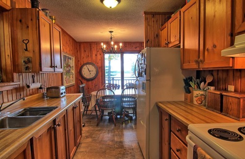 Muskoka Lakes Cottage | Cozy Cottage on Lake Muskoka! 3bdrm, 2 bath! Beach + Sandbar! South Exposure!