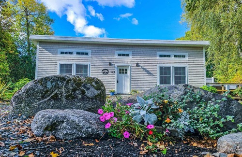 Newport Cottage | Cozy Cottage on Lake Sebasticook