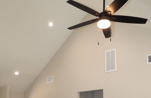 Zavalla Cottage | Cozy cottage situated on 8 acres of private property- 5 minutes from the lake!