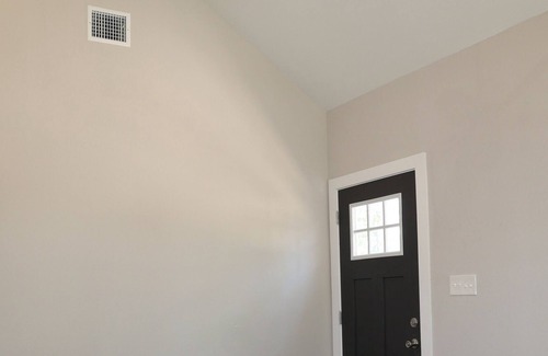 Zavalla Cottage | Cozy cottage situated on 8 acres of private property- 5 minutes from the lake!