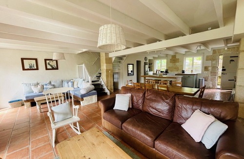 Teuillac House | Cozy cottage with large pool amidst the vineyards