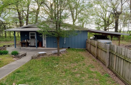 Powell Cottage | Cozy country hideaway just outside Neosho, No pets and No smoking