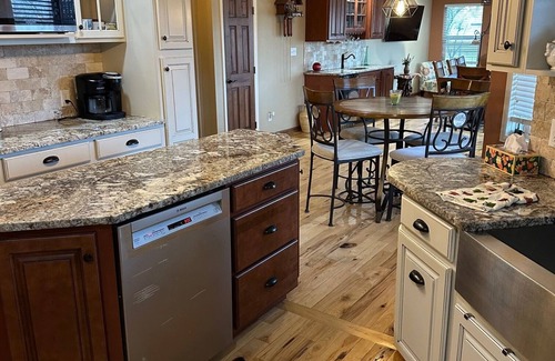 Redlands House | COZY COUNTRY HOME, close to trails and scenic views of the Grand Valley!