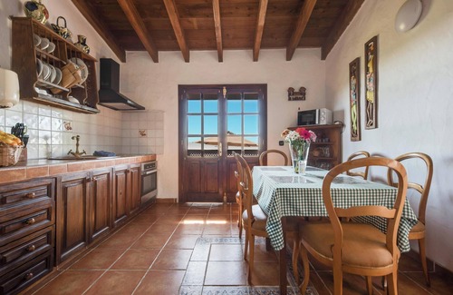 El Madronal Villa | Cozy Country Home “La Cuadra de Arona” with Sea View, Pool, Wi-Fi & Garden; Parking Available