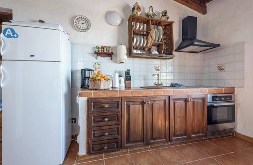 El Madronal Villa | Cozy Country Home “La Cuadra de Arona” with Sea View, Pool, Wi-Fi & Garden; Parking Available