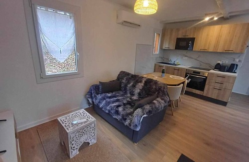 Jenzat Cottage | Cozy country retreat with terrace and garden