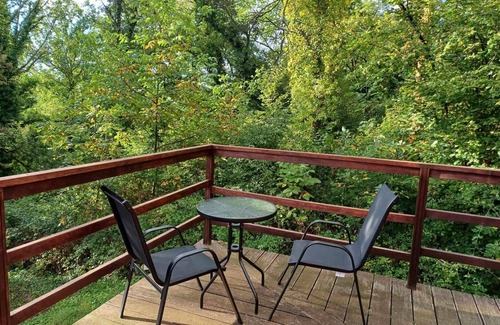 Jenzat Cottage | Cozy country retreat with terrace and garden