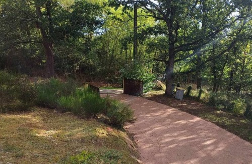 Jenzat Cottage | Cozy country retreat with terrace and garden