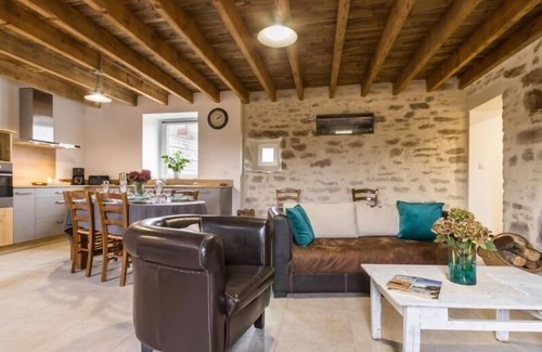 Clis Cottage | Cozy Countryside Home near Beach with Private Terrace, WiFi, and EV Charging