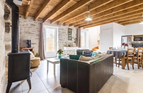 Clis Cottage | Cozy Countryside Home near Beach with Private Terrace, WiFi, and EV Charging