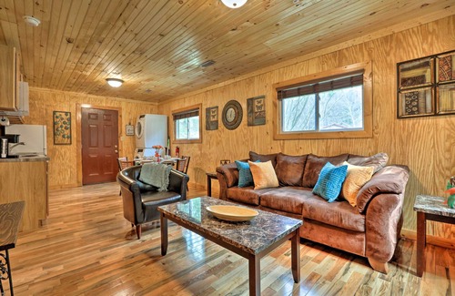 Beattyville Cabin | Cozy Creekside Cabin ~ 24 Mi to Red River!