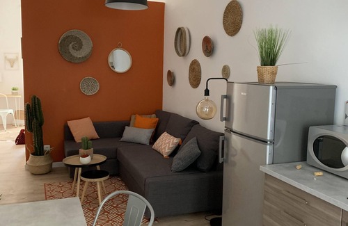 Saint-Lambert Apartment | COZY DESIGN APARTMENT IN QUIET WITH EXTERIOR