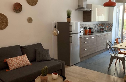 Saint-Lambert Apartment | COZY DESIGN APARTMENT IN QUIET WITH EXTERIOR