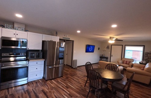 Westport Cabin | Cozy dog friendly cabin min to beach