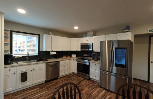 Westport Cabin | Cozy dog friendly cabin min to beach