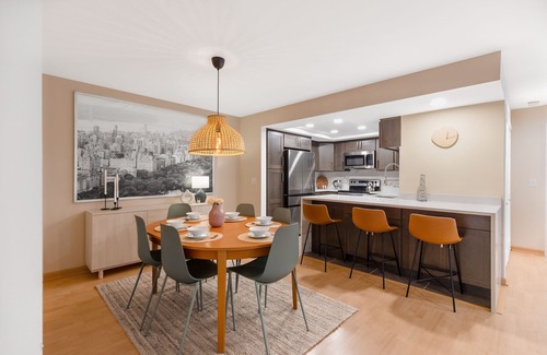 Northwest Bellevue Condo | Cozy Downtown 2BD Bellevue Condo Free Parking