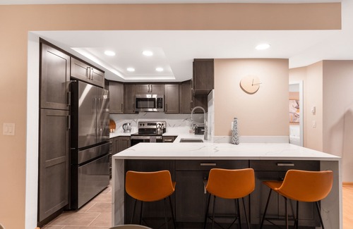 Northwest Bellevue Condo | Cozy Downtown 2BD Bellevue Condo Free Parking