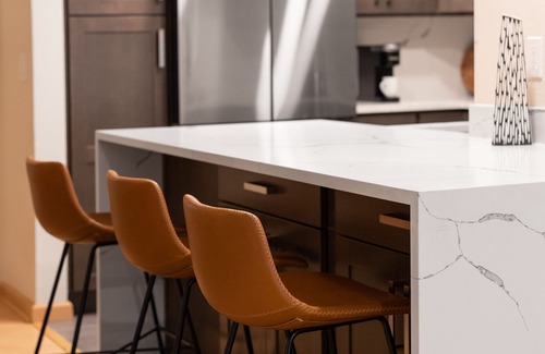 Northwest Bellevue Condo | Cozy Downtown 2BD Bellevue Condo Free Parking