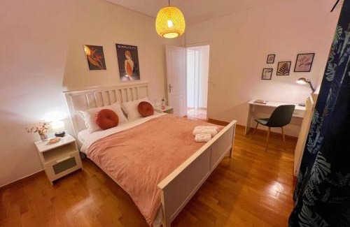 Agia Paraskevi Apartment | Cozy fairytal garden apartment, Family Friendly, Free parking, 15 Min to Airport