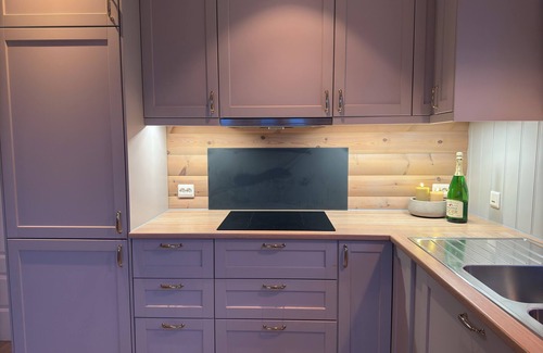 Sagvag House | Cozy, family-friendly house - 15 minutes' drive from Leirvik – hot tub