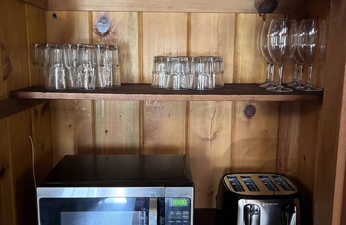 Thornton Cabin | Cozy, family-sized log cabin in NH White Mountains!